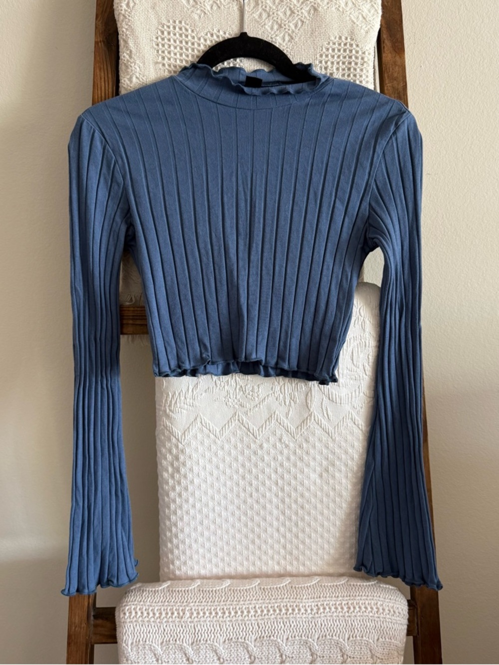 SHEIN Blue Ribbed Lettuce-Trim Cropped Top with Flare Long Sleeves & Mock Neck